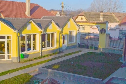 Pensiunea Poarta Oilor Girbova Ngoại thất bức ảnh